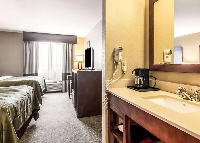 Hotel Quality & Near I-57 Salem
