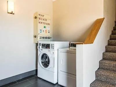 Quality & Near I-57 Hotel 3*